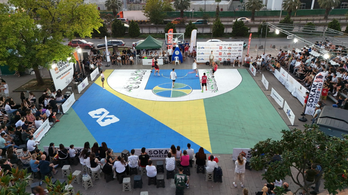 74 TAKIMIN MÜCADELE EDECEĞİ SOKAK BASKETBOLU COŞKUYLA BAŞLADI