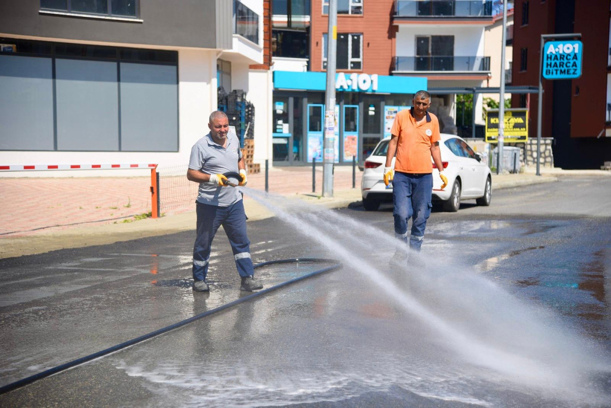 GİRESUN BELEDİYESİ’NDEN CADDE VE SOKAK TEMİZLİĞİ